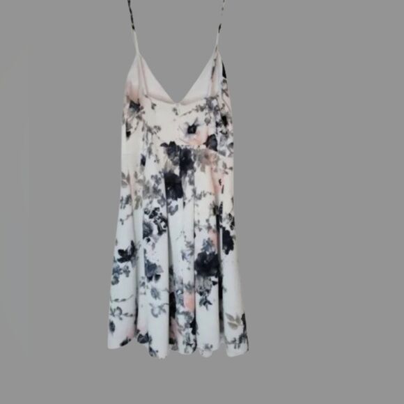 Pink Lily floral fit and flare zip up back dress, size S - Picture 3 of 6